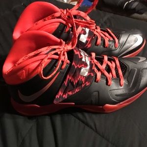Like New LeBron VII Basketball Shoes